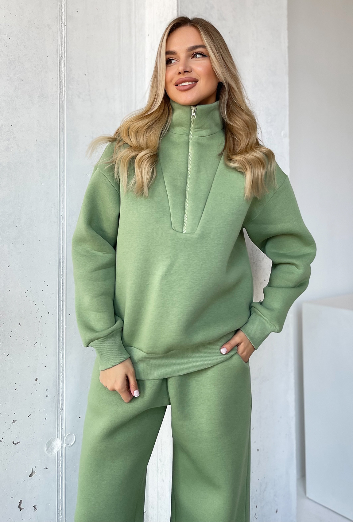 Оливковий костюм футер зі стійкою —  701696. Maritel. Зображення 3