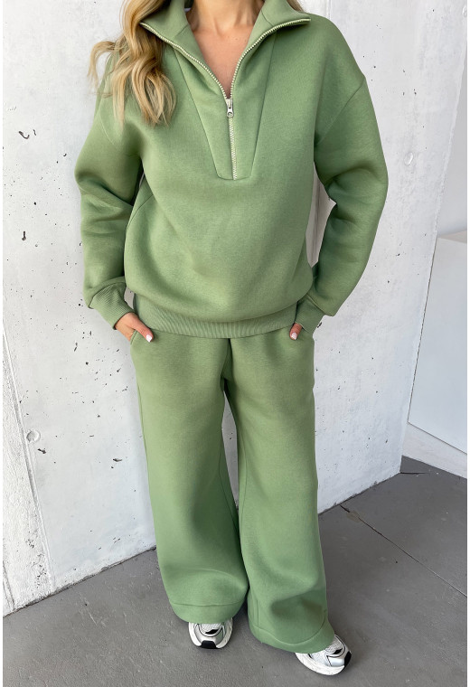 Оливковый костюм футер со стойкой — 701696. Maritel. Изображенние 4 Оливковый костюм футер со стойкой — 701696. Maritel. Изображенние 4