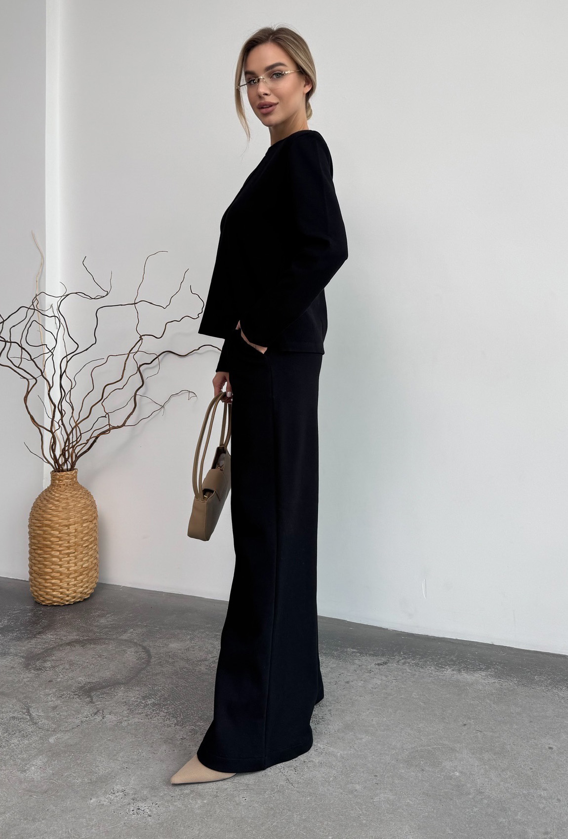 Чорний костюм лакоста з начосом —  372988. Maritel. Зображення 1