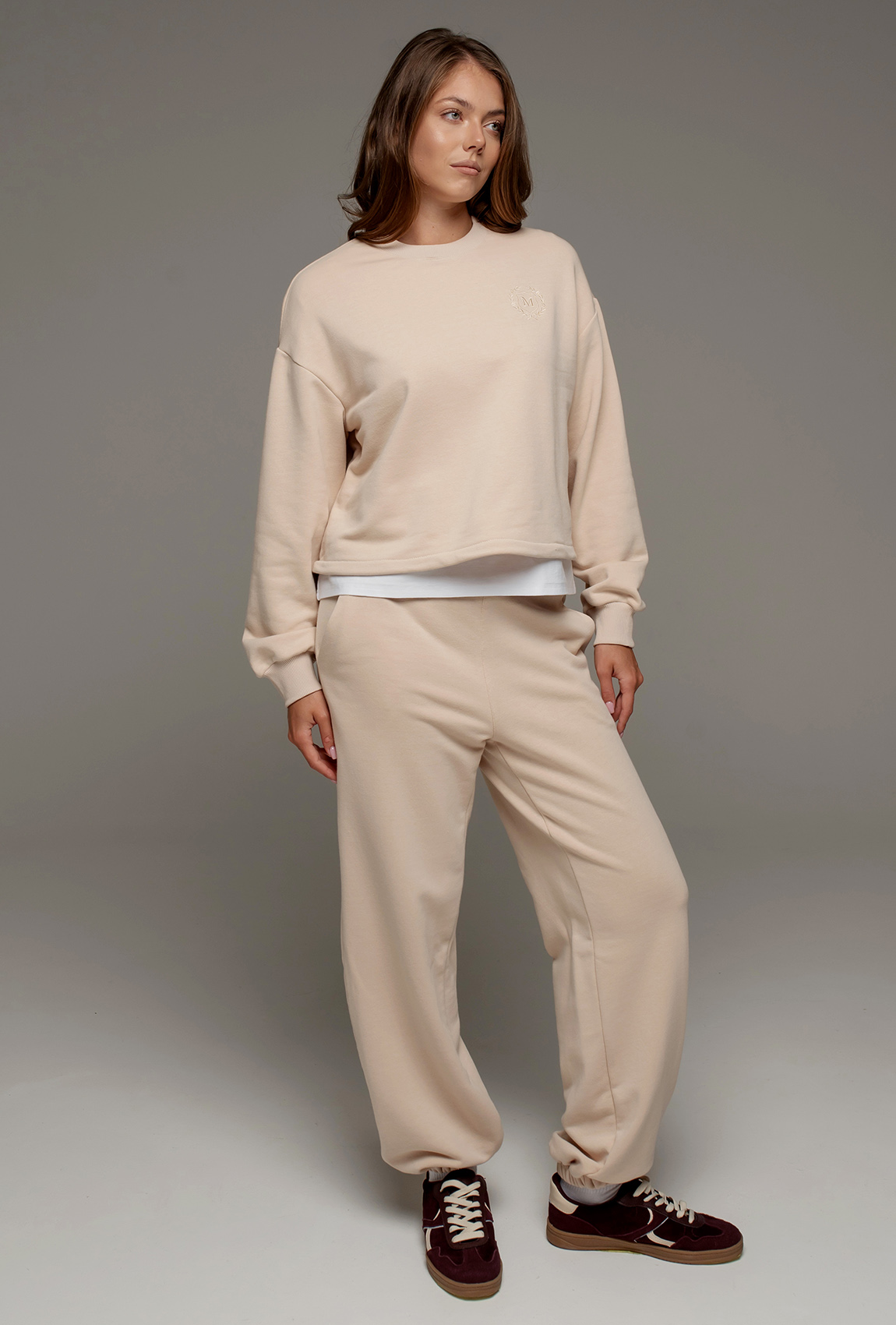 Бежевый костюм петля с затяжками —  180862. Maritel