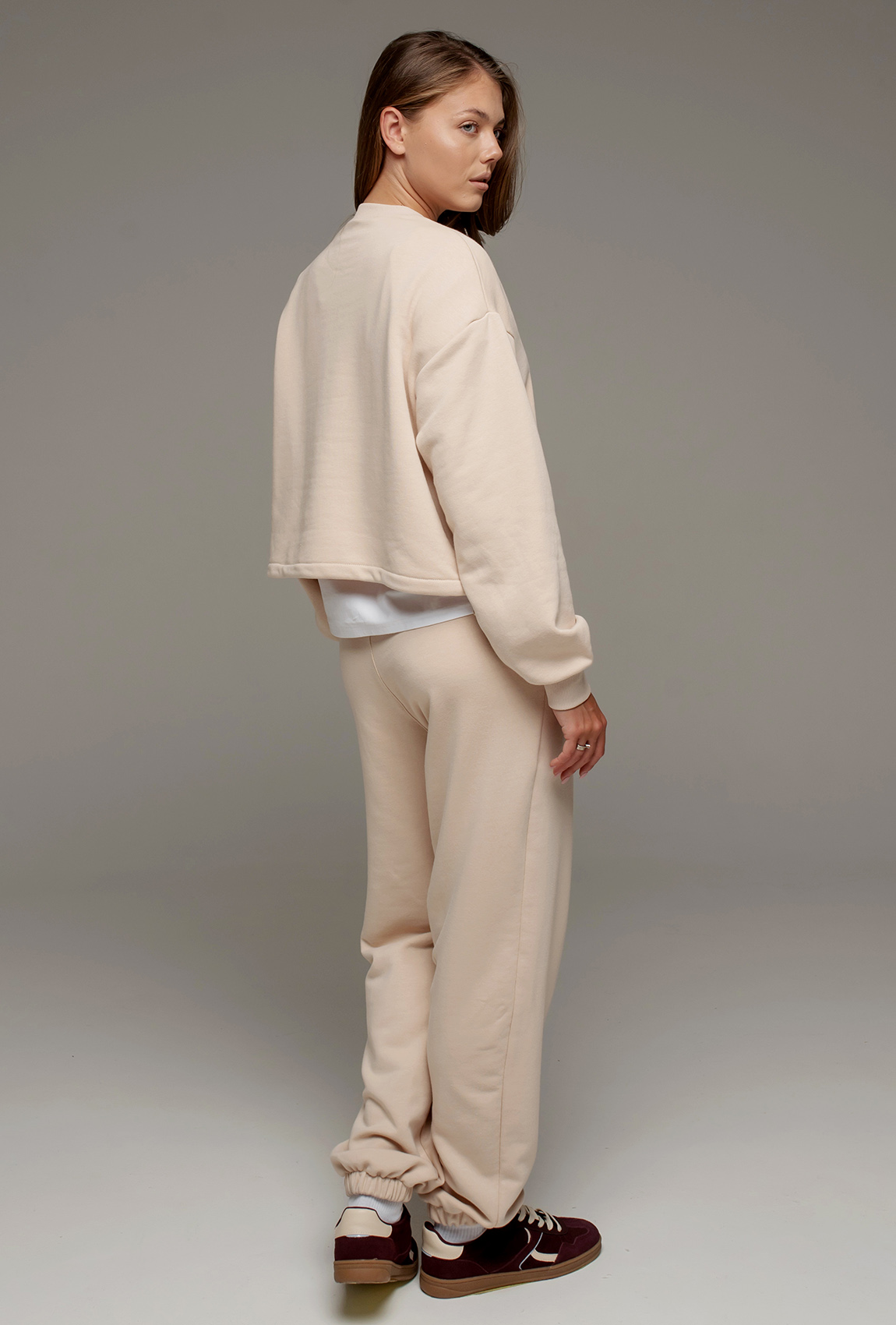 Бежевый костюм петля с затяжками —  180862. Maritel. Изображенние 1