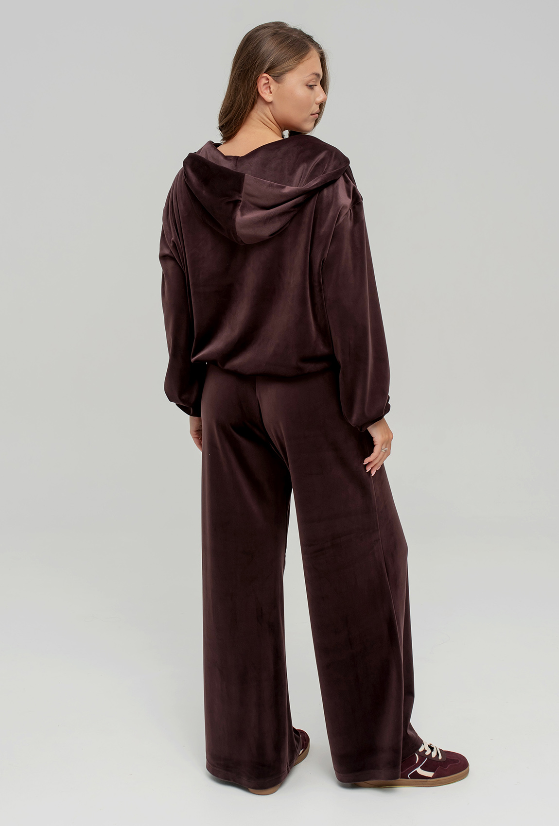 Шоколадний велюровий костюм —  434779. Maritel. Зображення 1