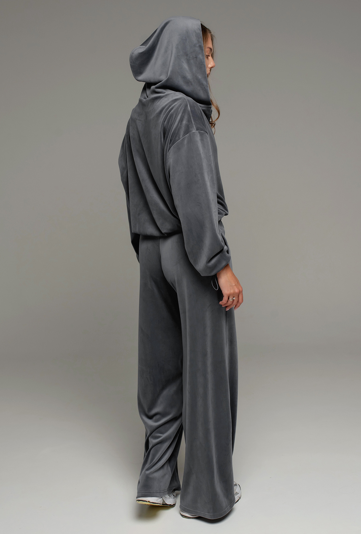 Сірий велюровий костюм —  604552. Maritel. Зображення 1