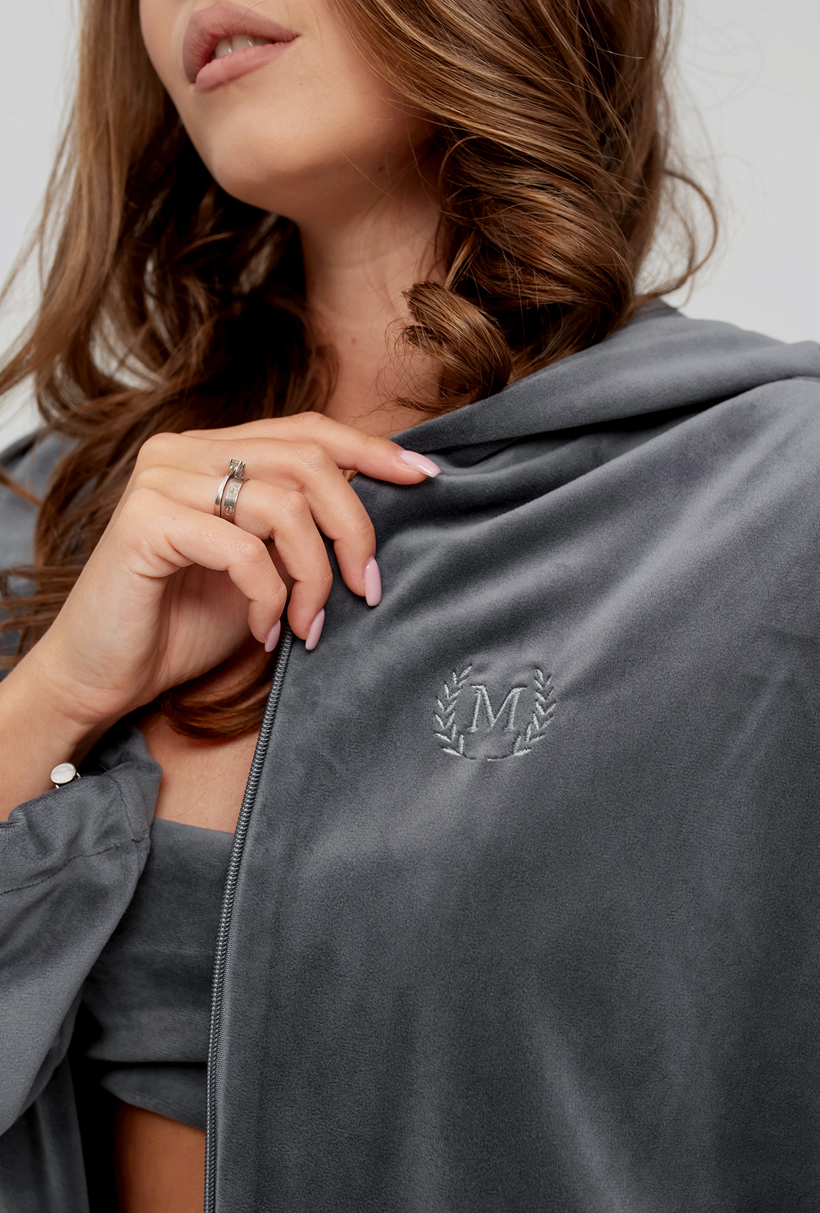 Сірий велюровий костюм —  604552. Maritel. Зображення 3