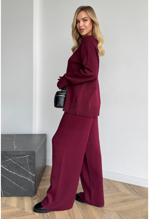 Бордовий в'язаний костюм — 380259. Maritel. Зображення 1 Бордовий в'язаний костюм — 380259. Maritel. Зображення 1