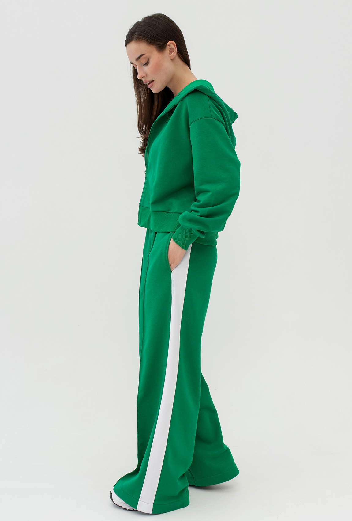 Зелений костюм петля з лампасами —  417537. Maritel. Зображення 1