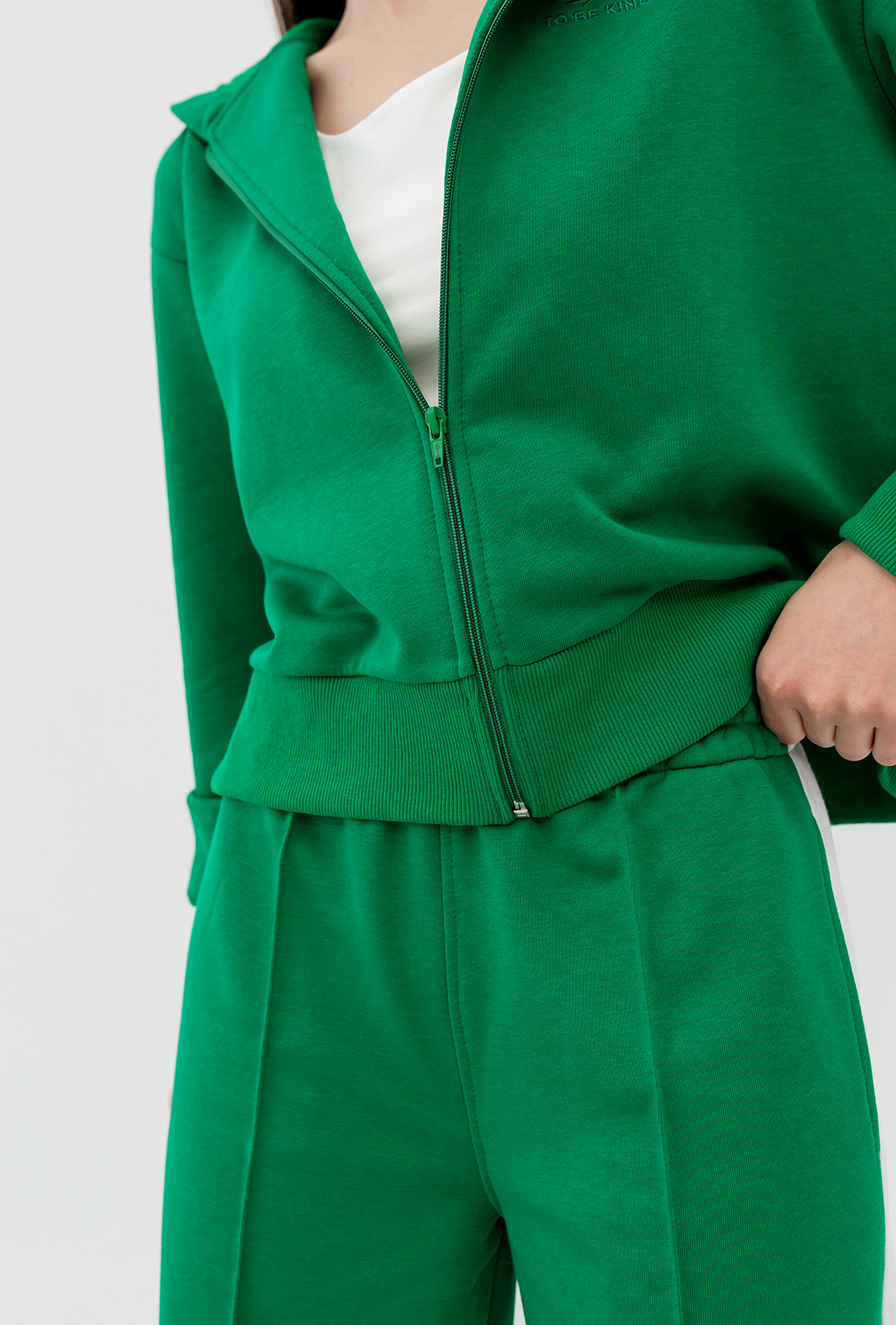 Зелений костюм петля з лампасами —  417537. Maritel. Зображення 5