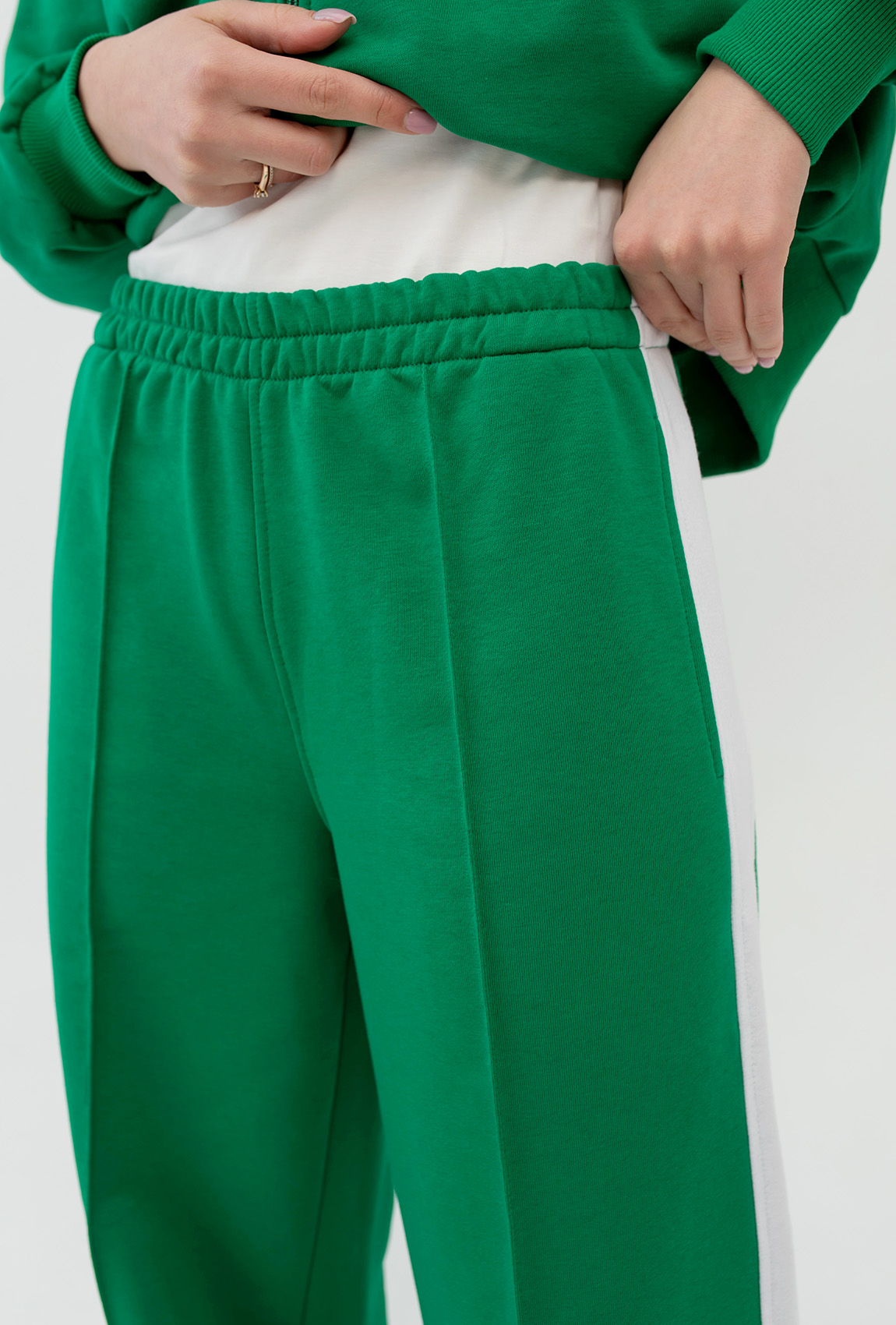 Зелений костюм петля з лампасами —  417537. Maritel. Зображення 6