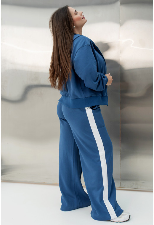 Костюм петля з лампасами колір джинс — 184741. Maritel. Зображення 1 Костюм петля з лампасами колір джинс — 184741. Maritel. Зображення 1