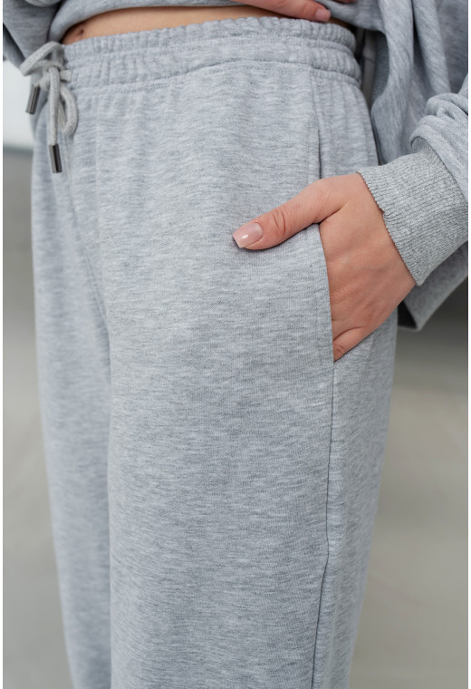 Серый костюм петля с вышивкой — 353025. Maritel. Изображенние 6 Серый костюм петля с вышивкой — 353025. Maritel. Изображенние 6