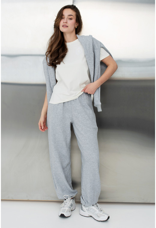 Серый костюм петля с вышивкой — 353025. Maritel. Изображенние 7 Серый костюм петля с вышивкой — 353025. Maritel. Изображенние 7