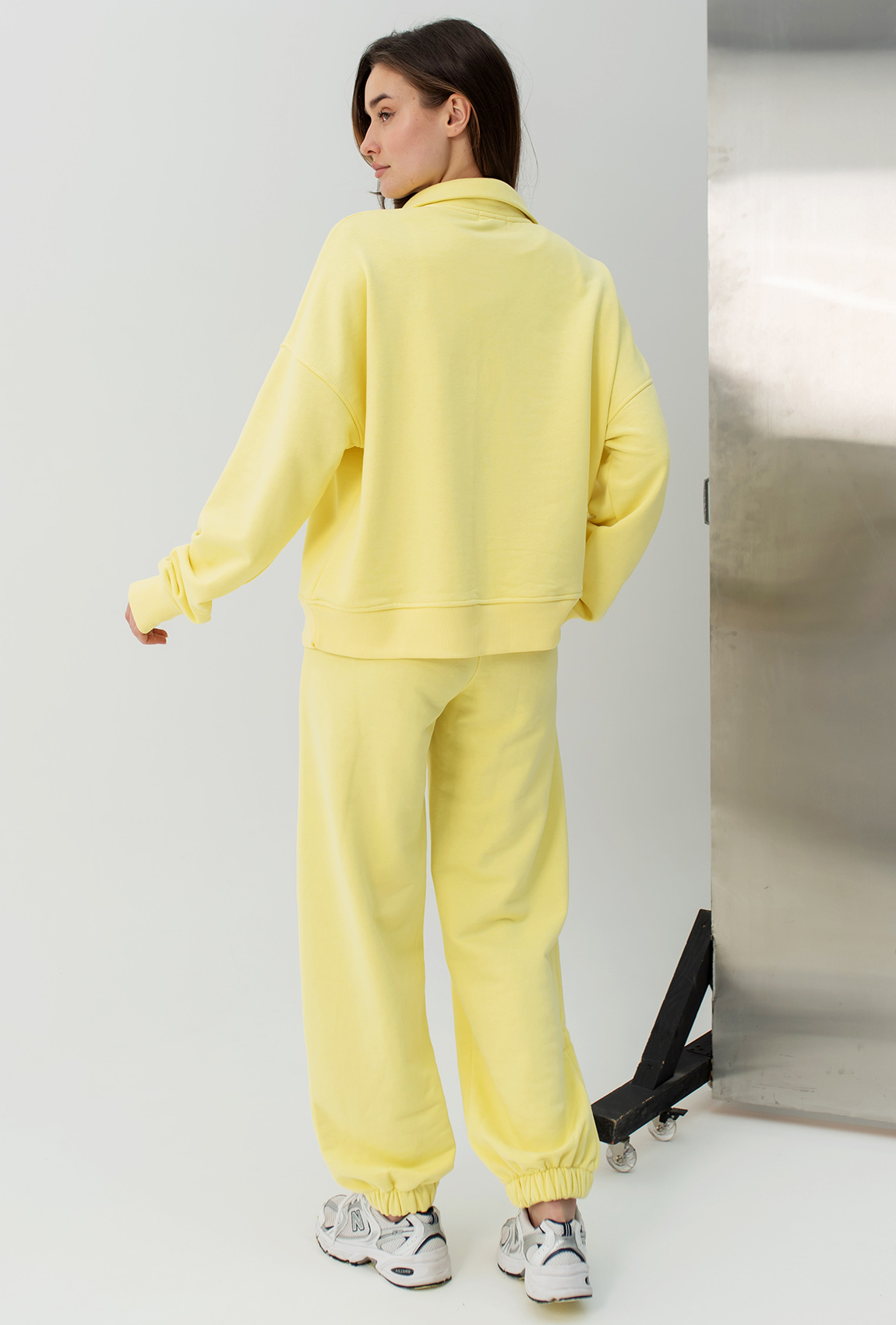 Жовтий костюм петля з вишивкою —  101697. Maritel. Зображення 2