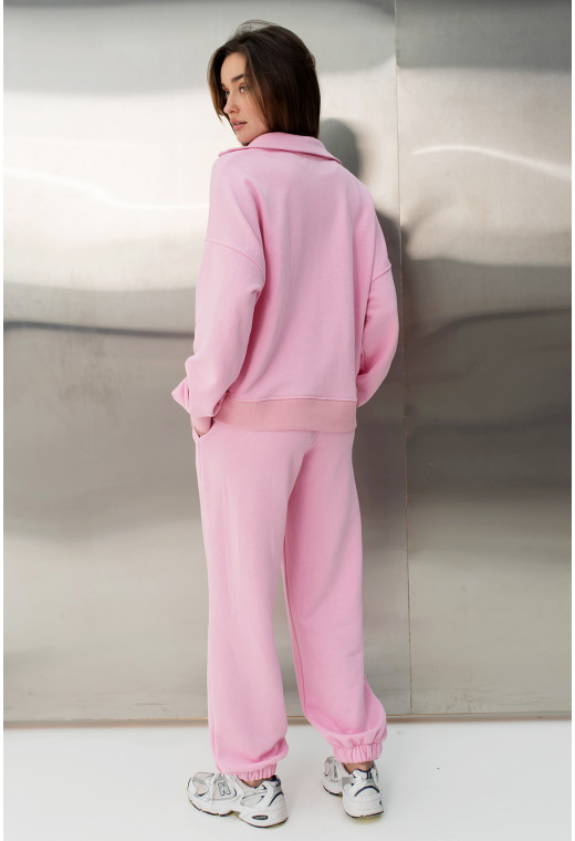 Розовый костюм петля с вышивкой — 488570. Maritel. Изображенние 2 Розовый костюм петля с вышивкой — 488570. Maritel. Изображенние 2