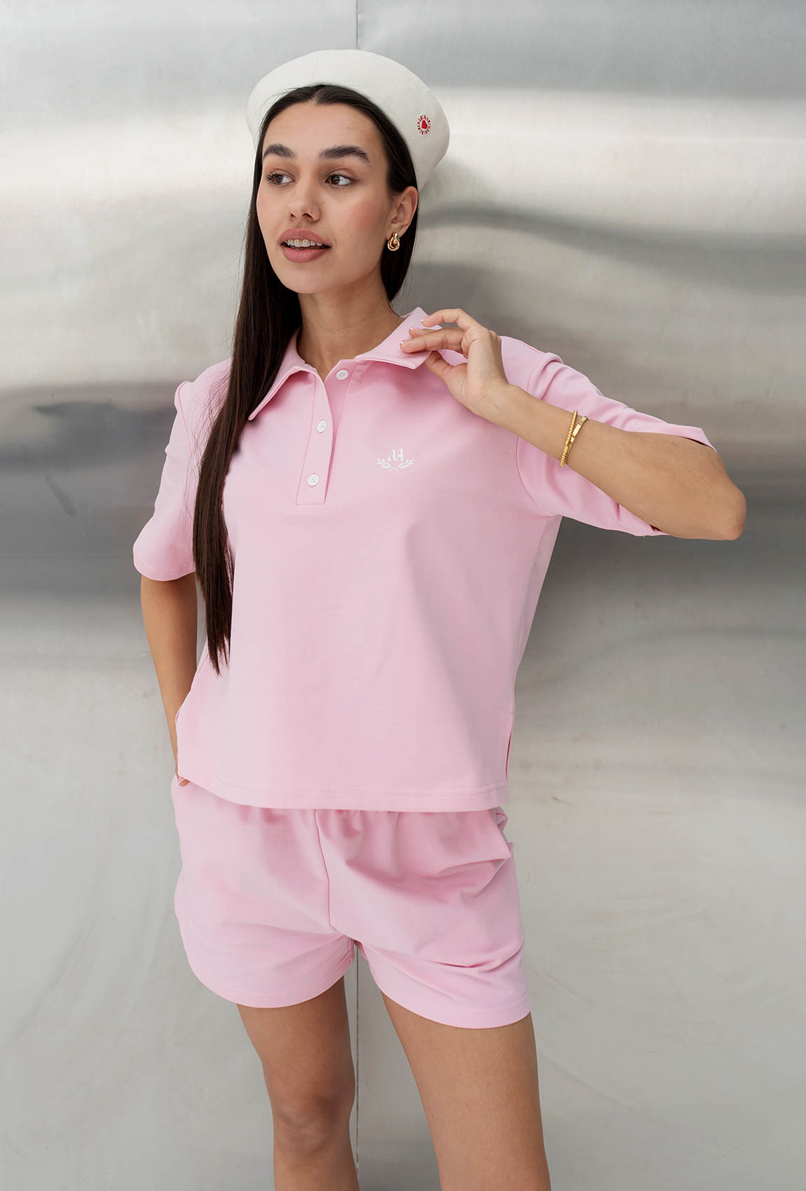 Розовый костюм поло с шортами — 429480. Maritel. Изображенние 5 Розовый костюм поло с шортами — 429480. Maritel. Изображенние 5