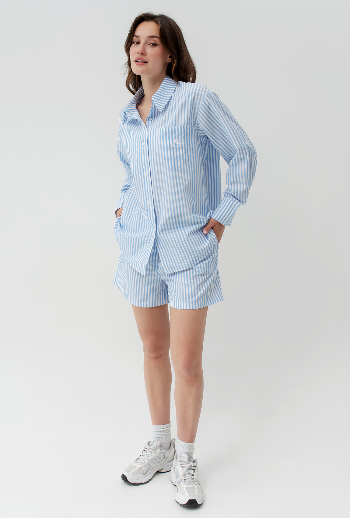 Бело-голубой костюм в полоску с шортами —  574035. Maritel. Изображенние 7