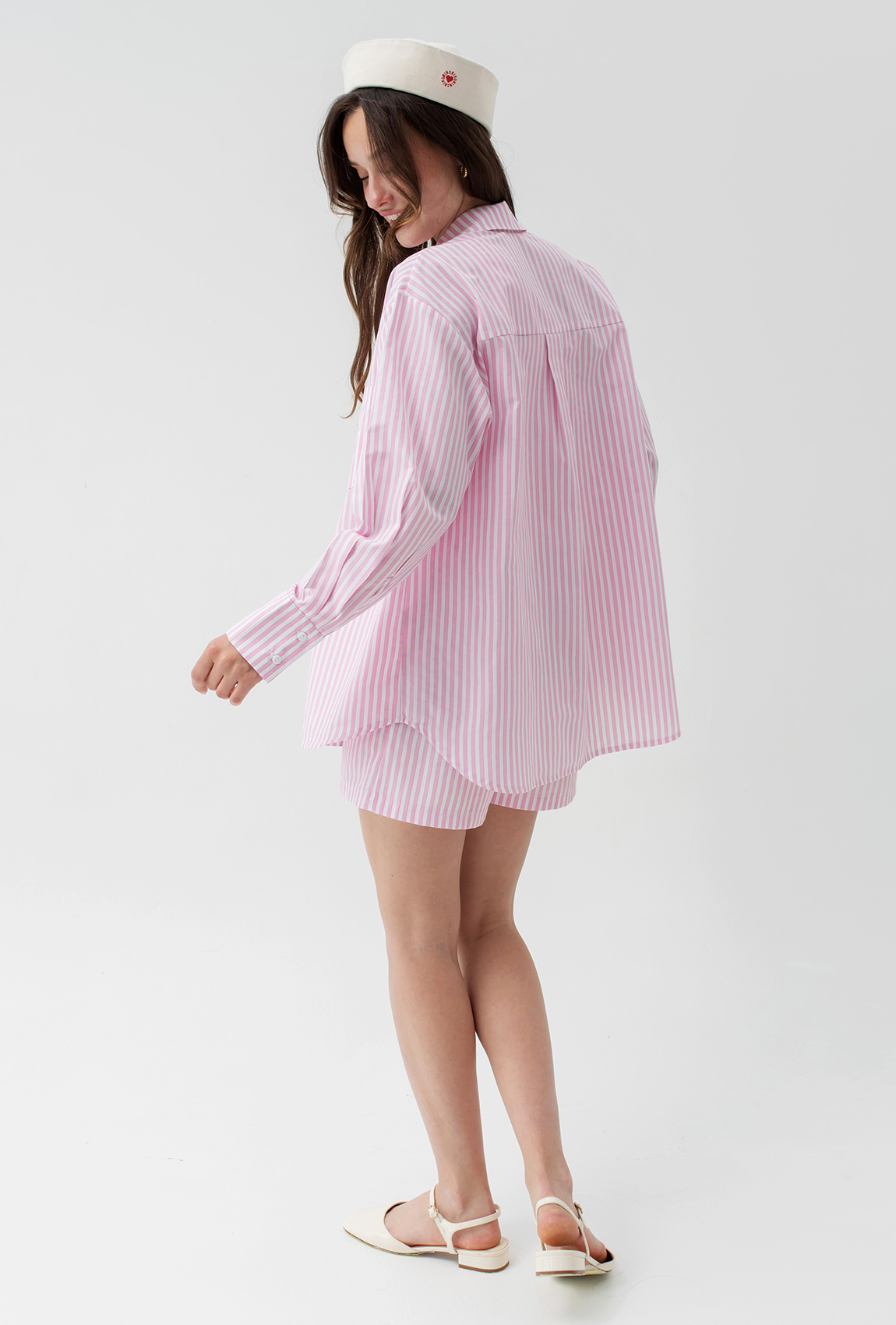 Бело-розовый костюм в полоску с шортами —  316251. Maritel. Изображенние 1