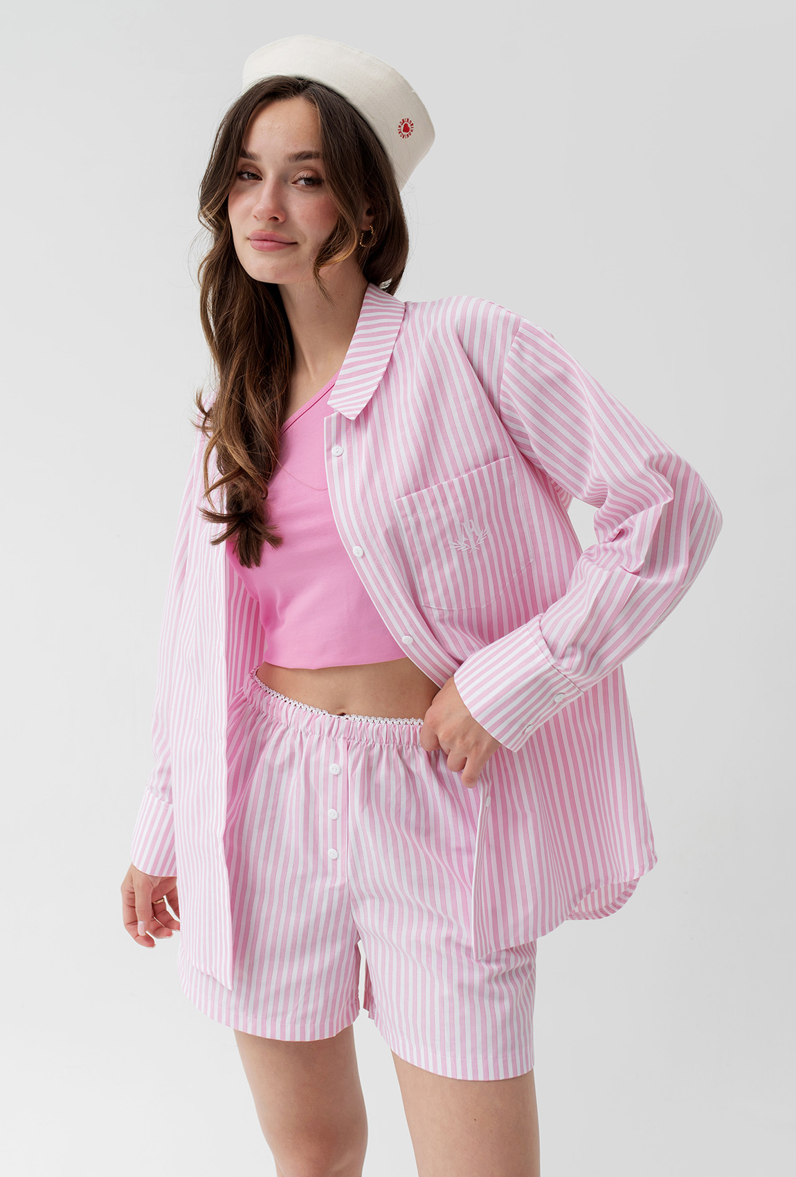 Бело-розовый костюм в полоску с шортами —  316251. Maritel. Изображенние 2