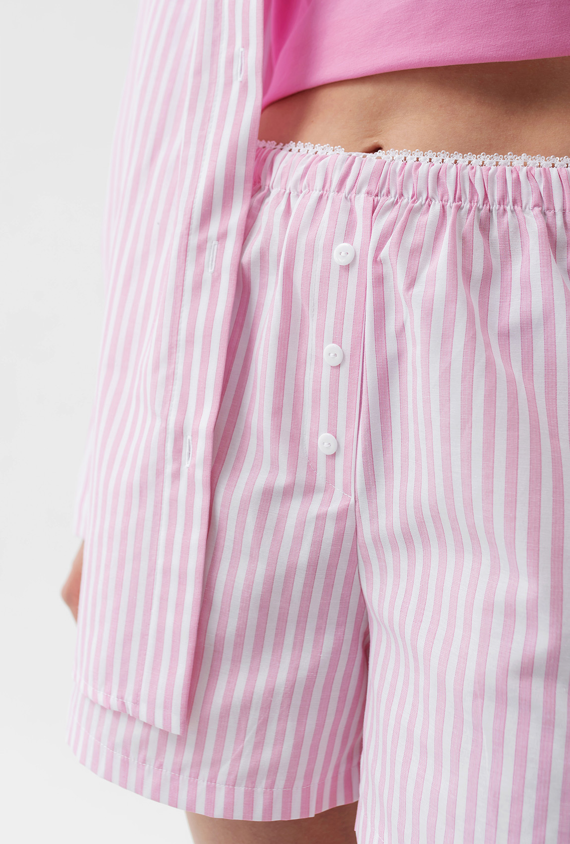 Бело-розовый костюм в полоску с шортами —  316251. Maritel. Изображенние 5
