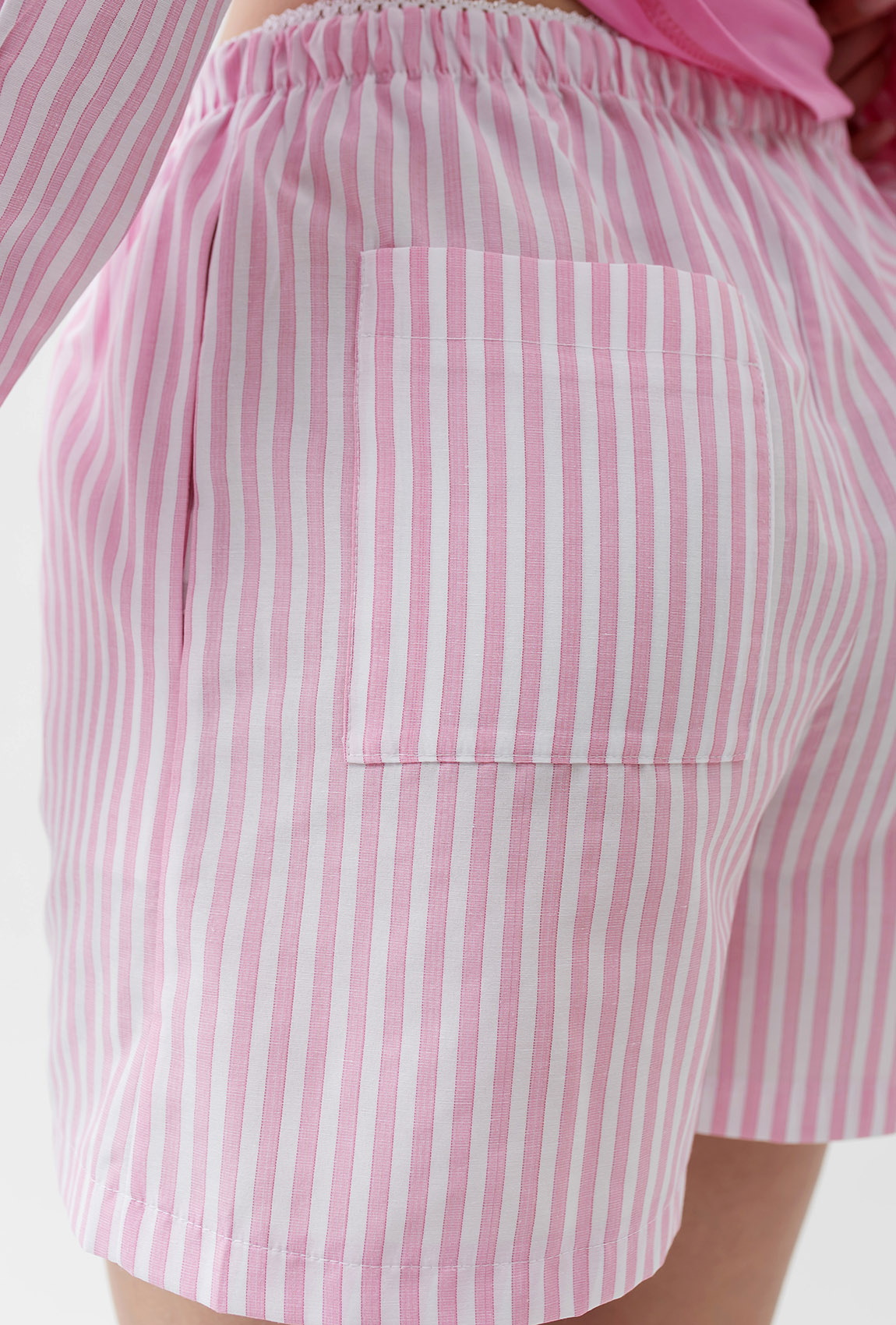 Бело-розовый костюм в полоску с шортами —  316251. Maritel. Изображенние 6