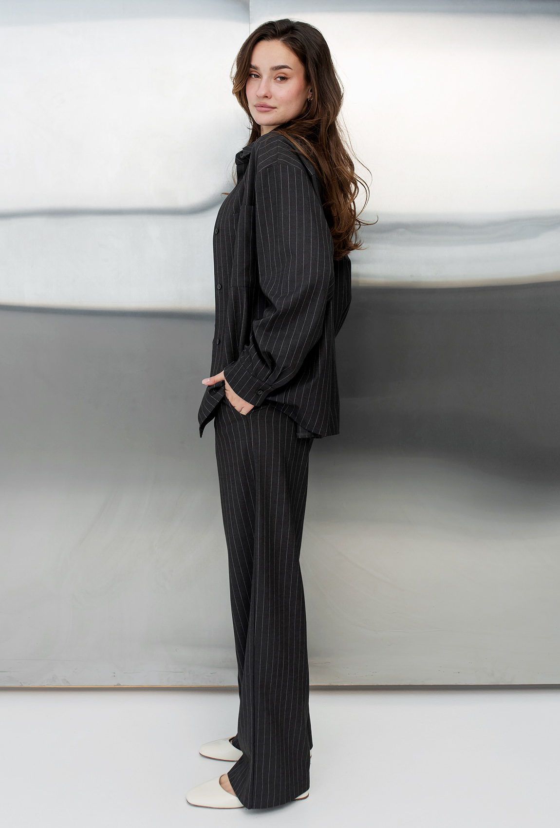 Графітовий костюм в смужку — 721159. Maritel. Зображення 1 Графітовий костюм в смужку — 721159. Maritel. Зображення 1