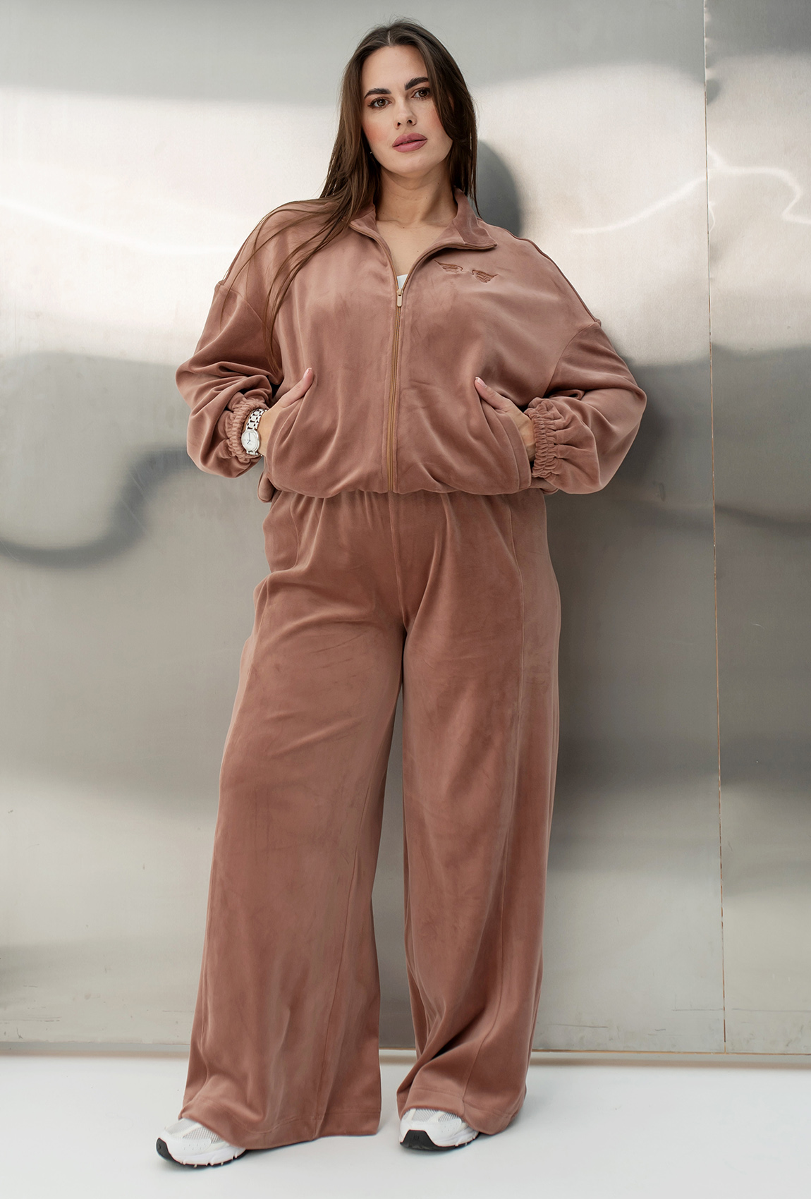 Шоколадный велюровый костюм — 384689. Maritel Шоколадный велюровый костюм — 384689. Maritel