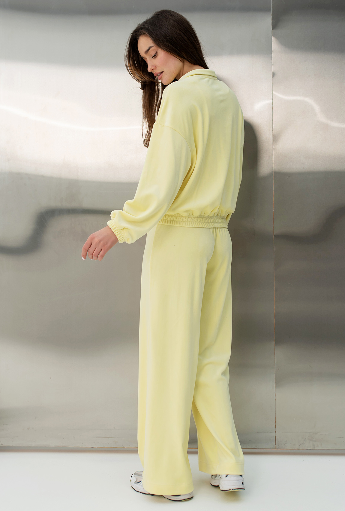 Лимонный велюровый костюм — 543326. Maritel. Изображенние 1 Лимонный велюровый костюм — 543326. Maritel. Изображенние 1