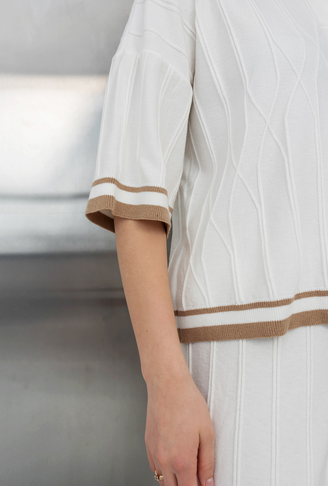 Молочний в'язаний костюм —  856306. Maritel. Зображення 6