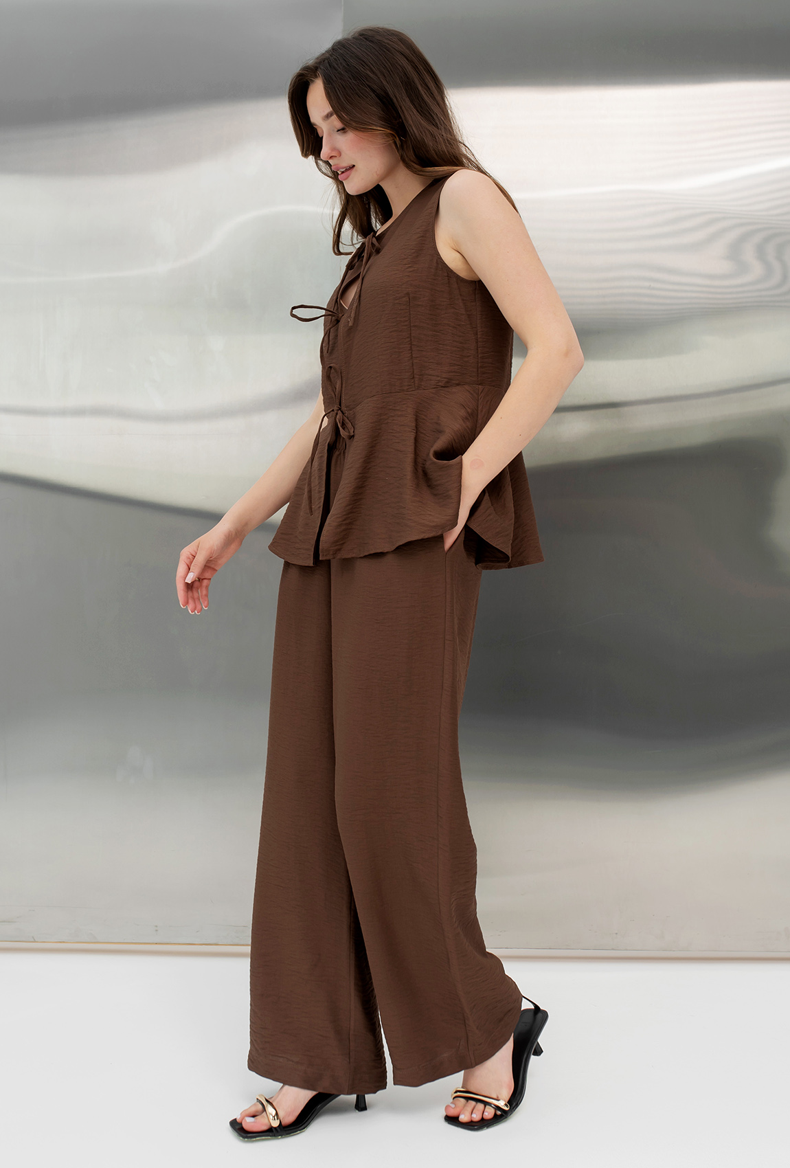 Шоколадний костюм з баскою —  661099. Maritel. Зображення 1