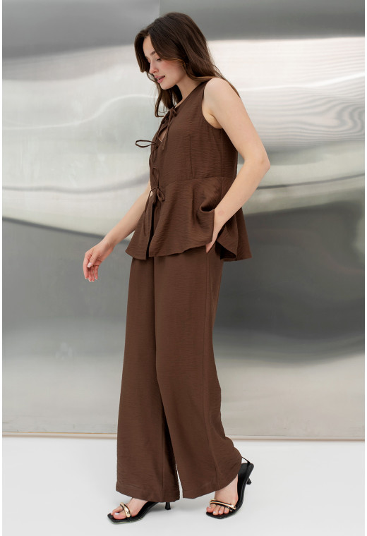 Шоколадний костюм з баскою — 661099. Maritel. Зображення 1 Шоколадний костюм з баскою — 661099. Maritel. Зображення 1