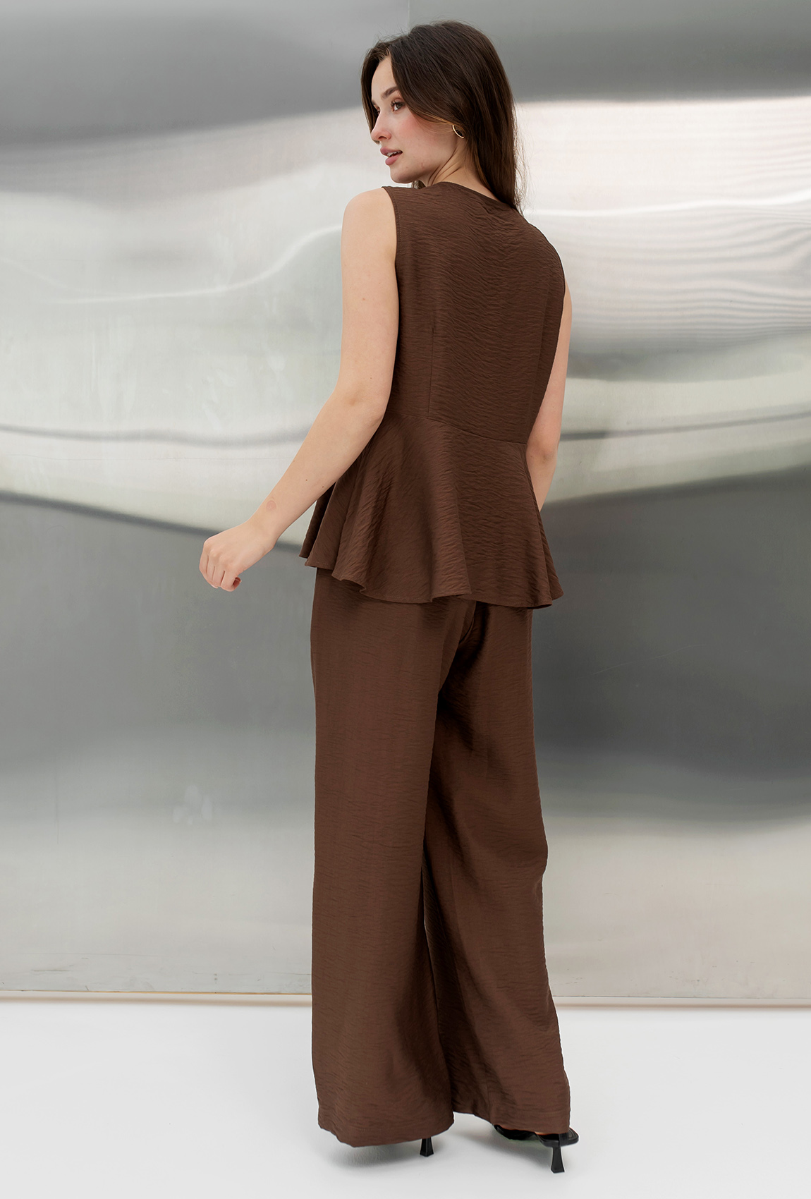 Шоколадний костюм з баскою —  661099. Maritel. Зображення 2