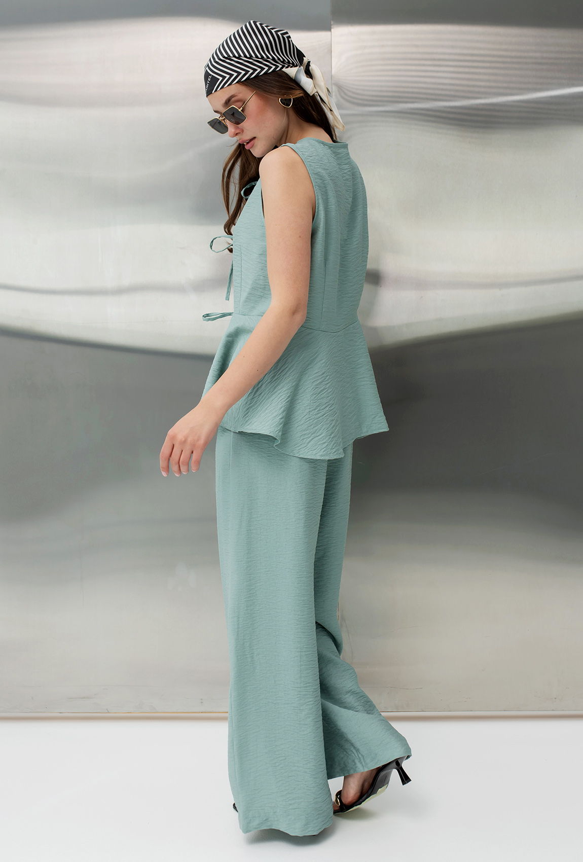 Оливковий костюм з баскою —  807913. Maritel. Зображення 1