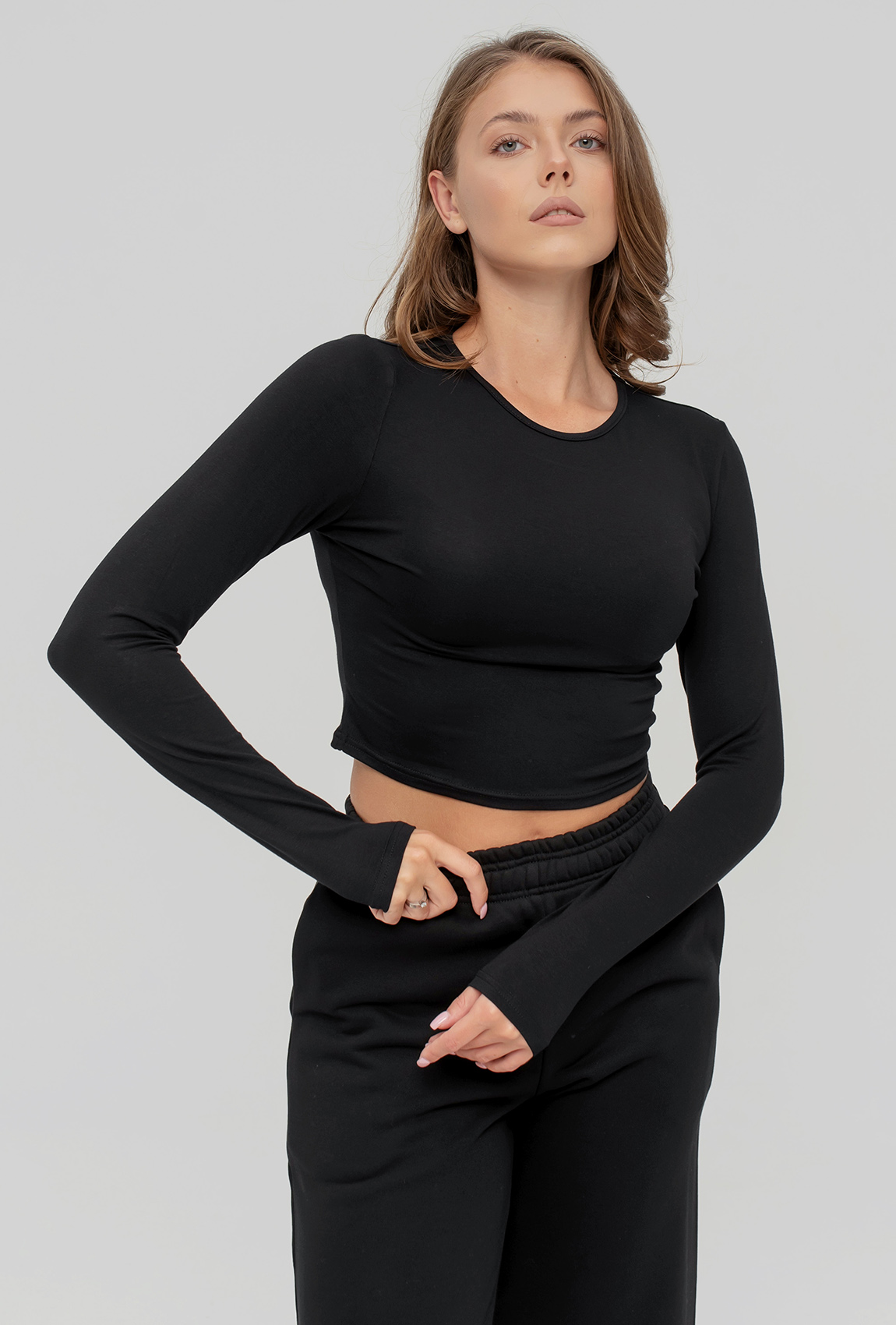 Чорний вкорочений віскозний лонгслів —  708425. Maritel. Зображення 4