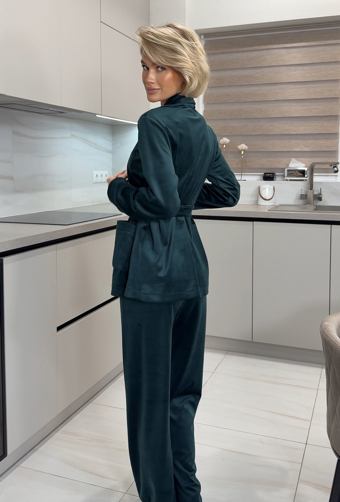 Изумрудный костюм шаль велюр — 606138. Maritel. Изображенние 1 Изумрудный костюм шаль велюр — 606138. Maritel. Изображенние 1