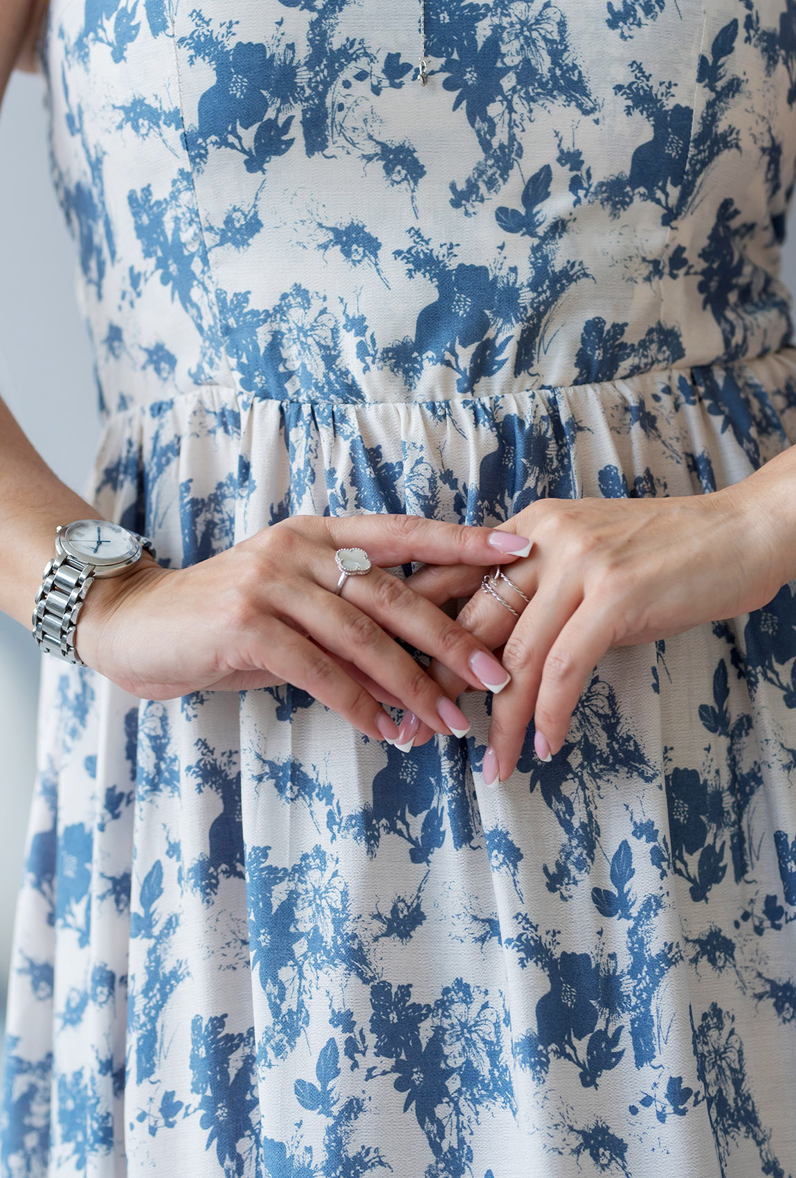 Бело-голубой сарафан миди на бретелях —  812395. Maritel. Изображенние 4