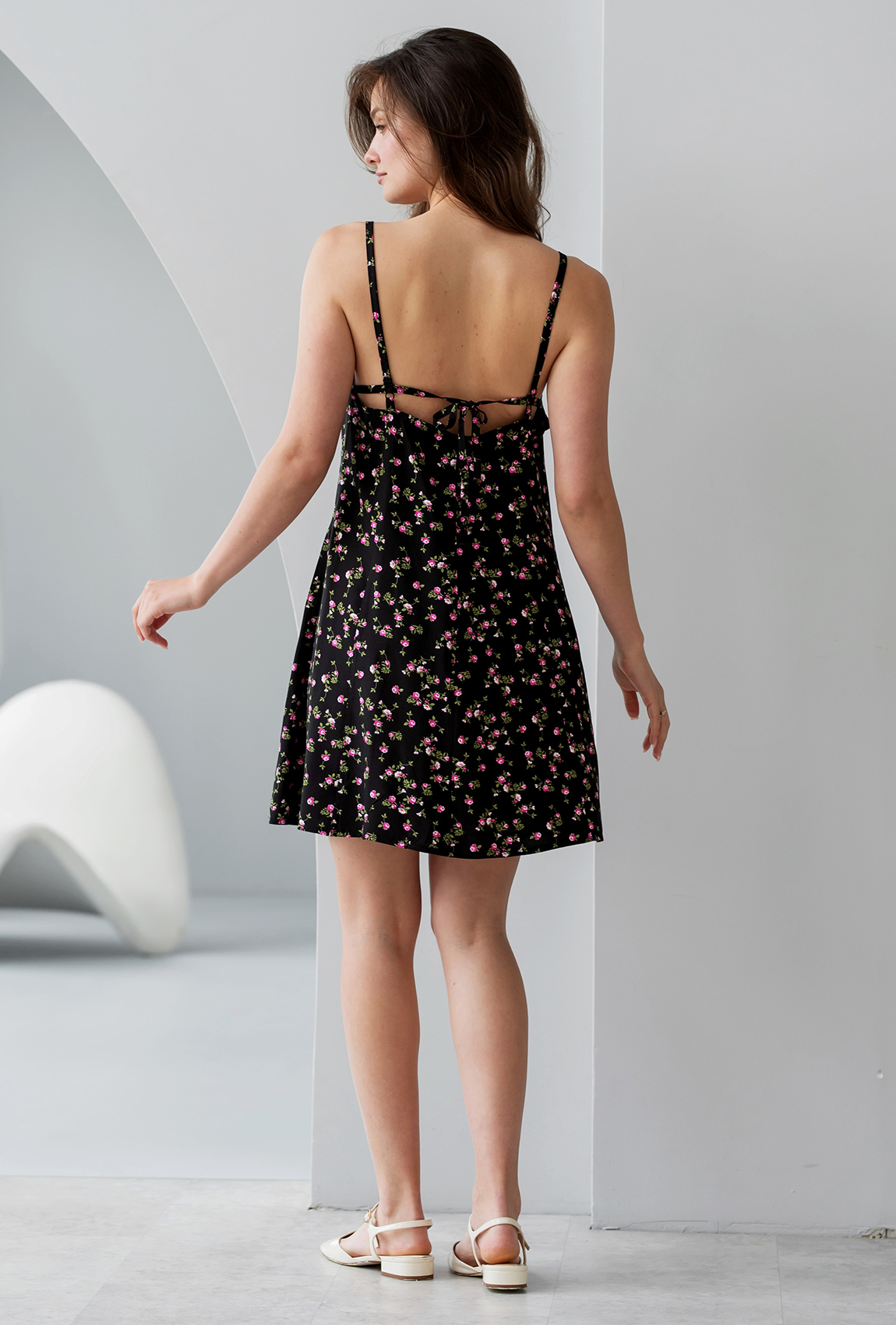 Черный в цветок сарафан на бретелях —  482730. Maritel. Изображенние 2