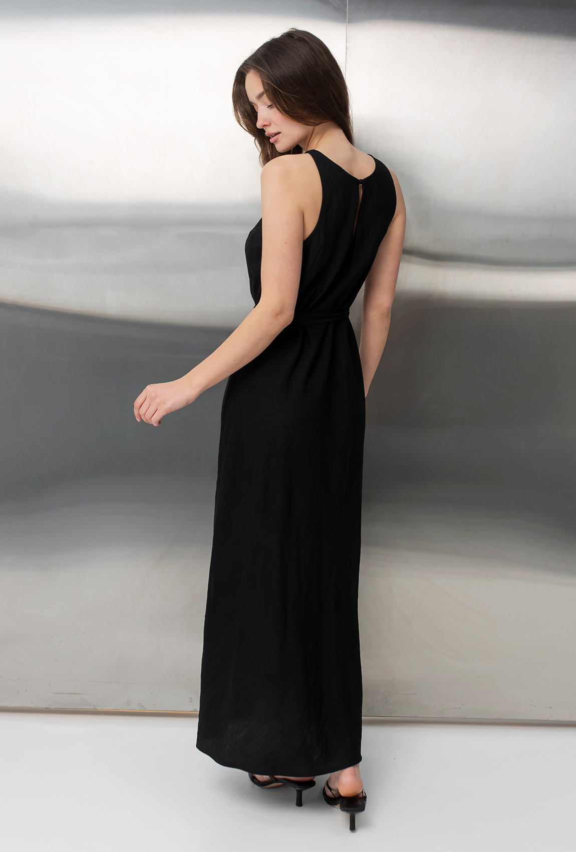 Черный льняной сарафан с поясом —  308864. Maritel. Изображенние 1