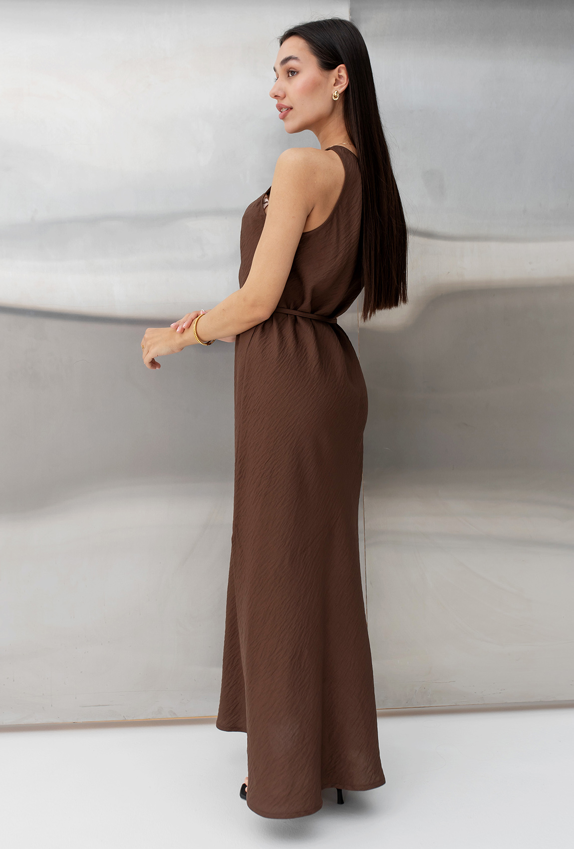 Шоколадный льняной сарафан с поясом —  175826. Maritel. Изображенние 1 Шоколадный льняной сарафан с поясом —  175826. Maritel. Изображенние 1