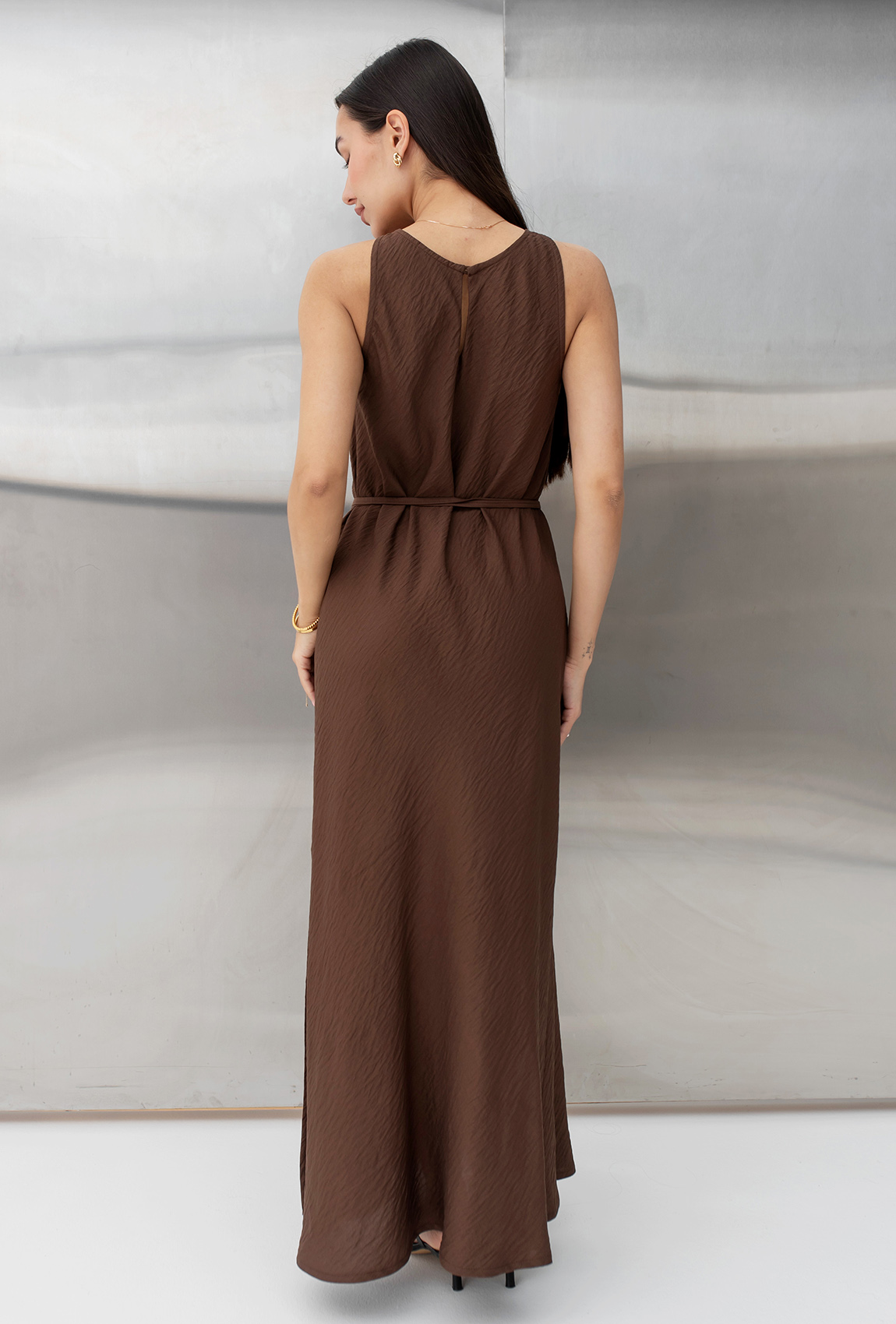 Шоколадный льняной сарафан с поясом —  175826. Maritel. Изображенние 2 Шоколадный льняной сарафан с поясом —  175826. Maritel. Изображенние 2