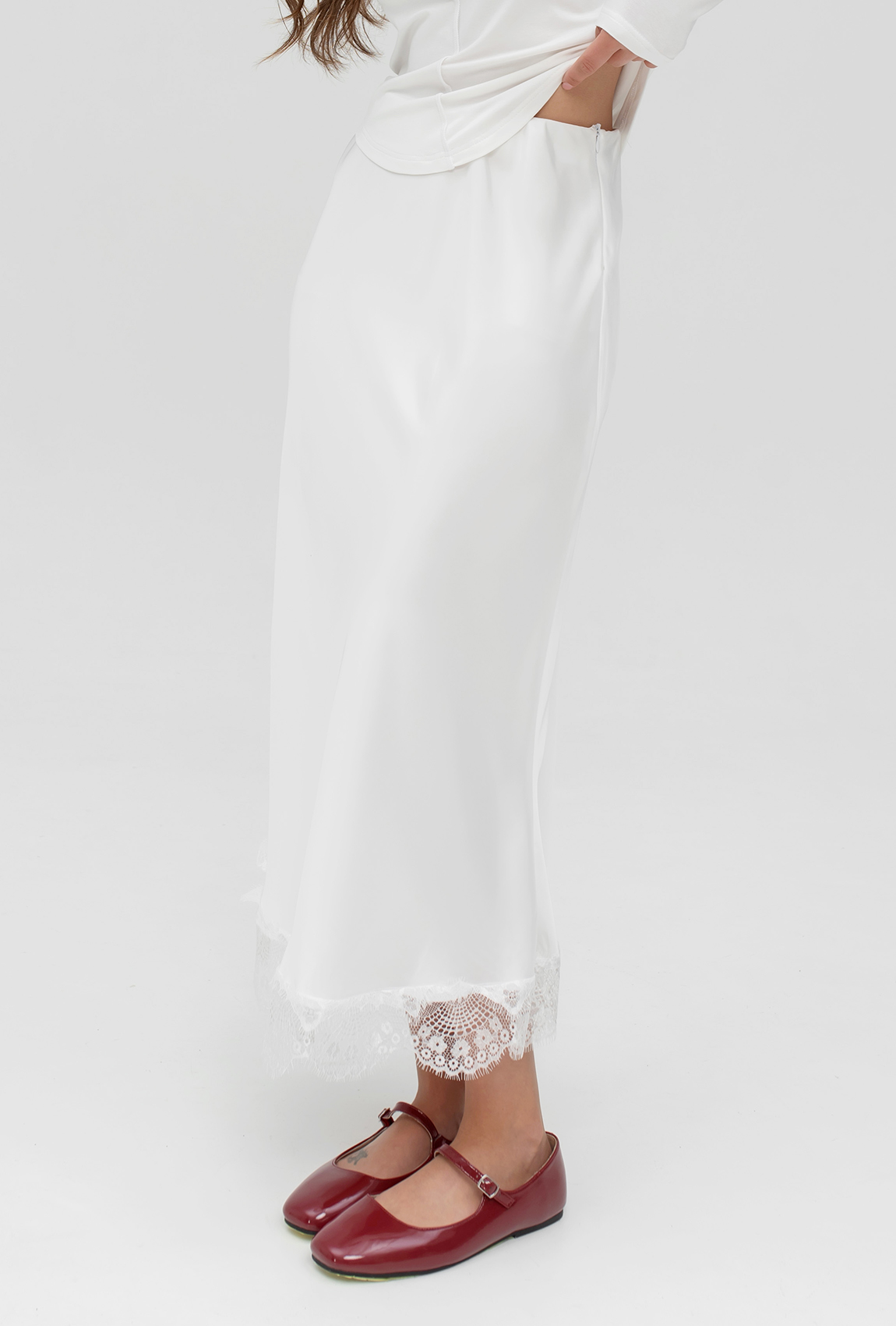 Молочная атласная юбка с кружевом —  337622. Maritel. Изображенние 2