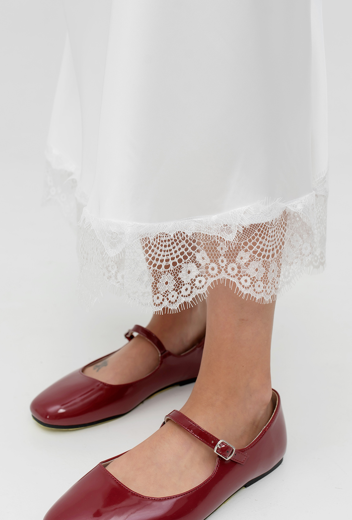 Молочная атласная юбка с кружевом —  337622. Maritel. Изображенние 5