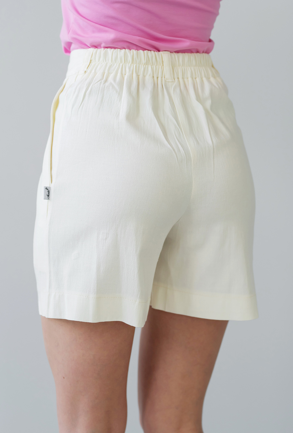 Молочні короткі лляні шорти —  991266. Maritel. Зображення 5