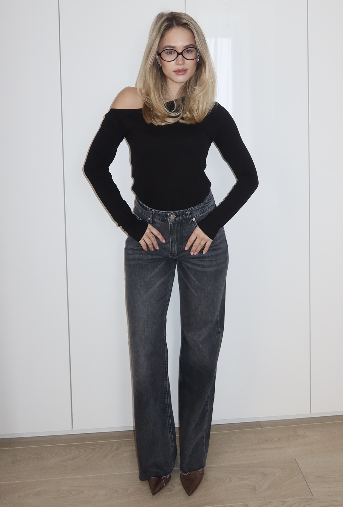 Сірі джинси з необробленим низом. Maritel