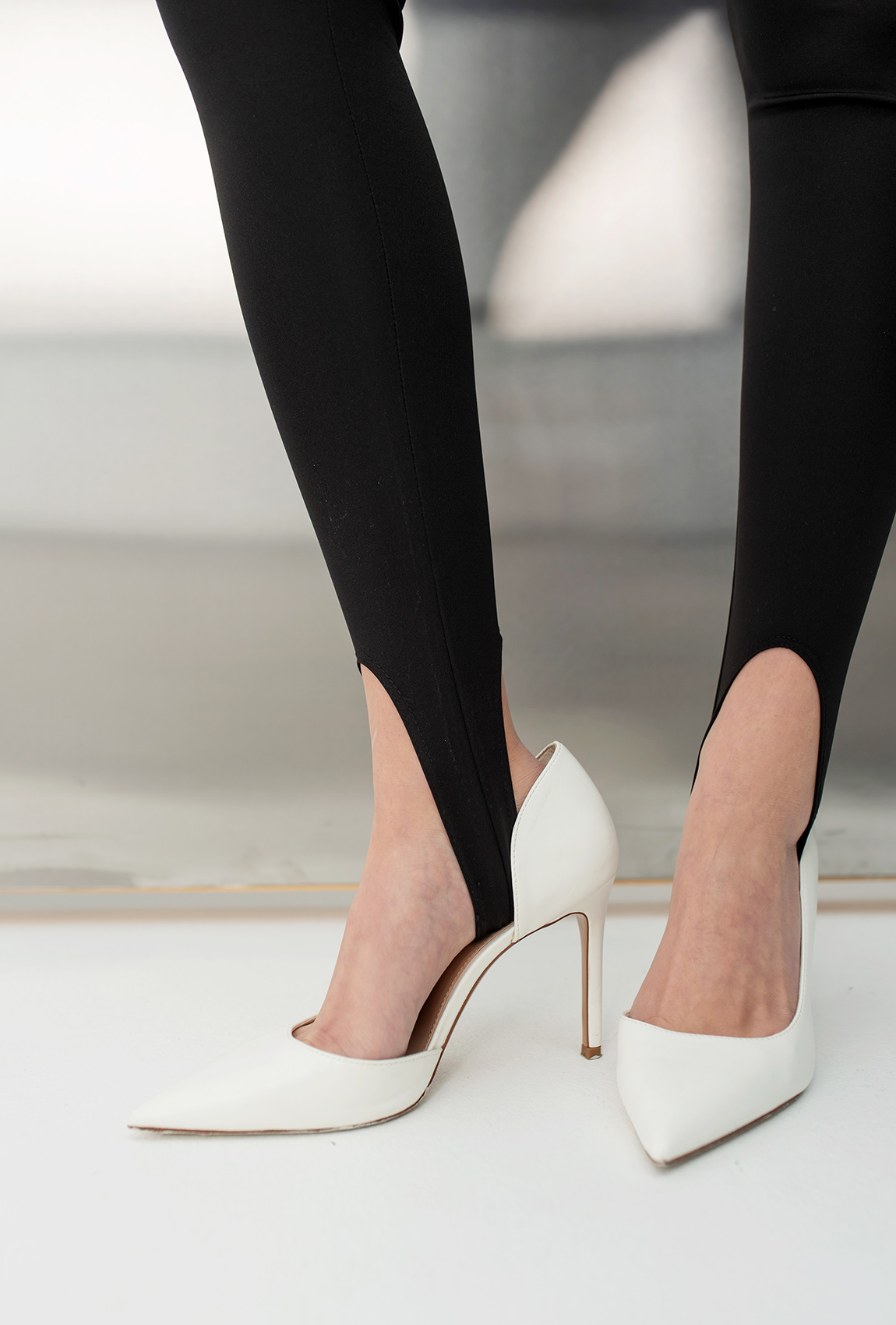 Черные лосины со штрипками —  666644. Maritel. Изображенние 6