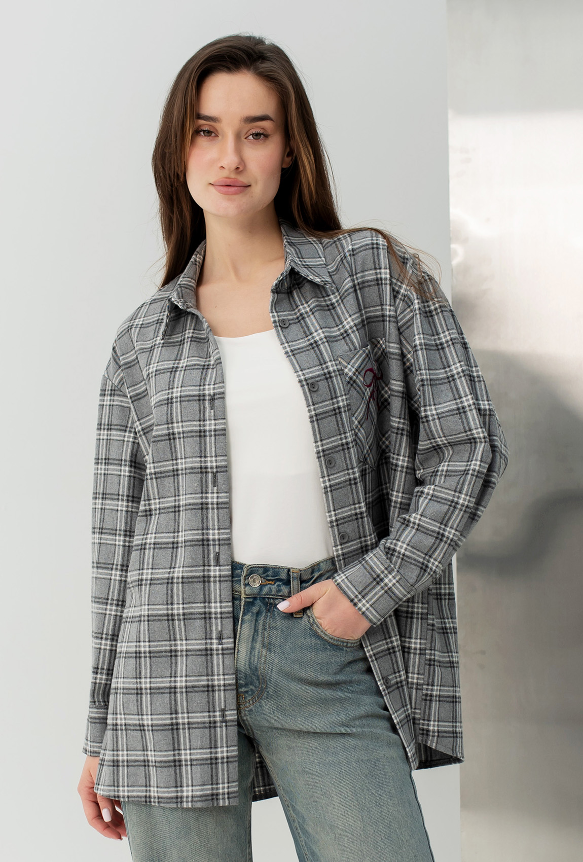 Серая рубашка в клетку с бантом — 218746. Maritel Серая рубашка в клетку с бантом — 218746. Maritel