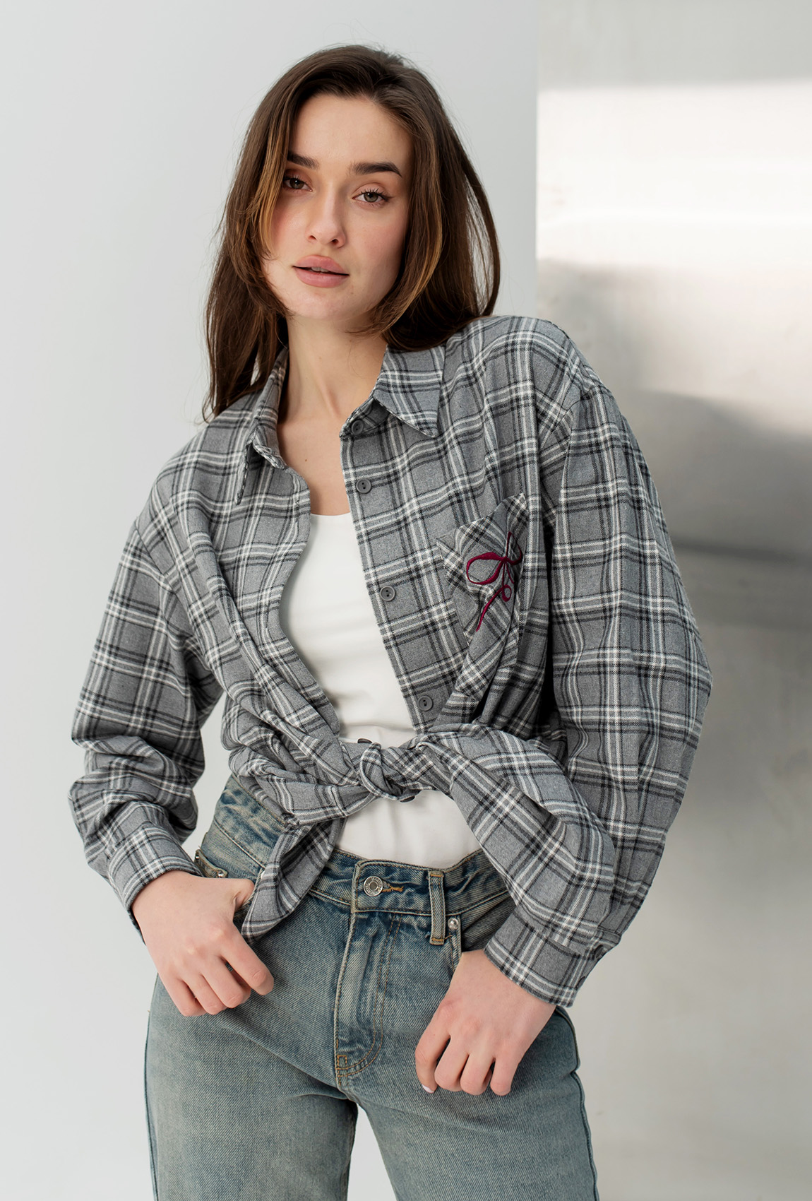 Серая рубашка в клетку с бантом — 218746. Maritel. Изображенние 5 Серая рубашка в клетку с бантом — 218746. Maritel. Изображенние 5
