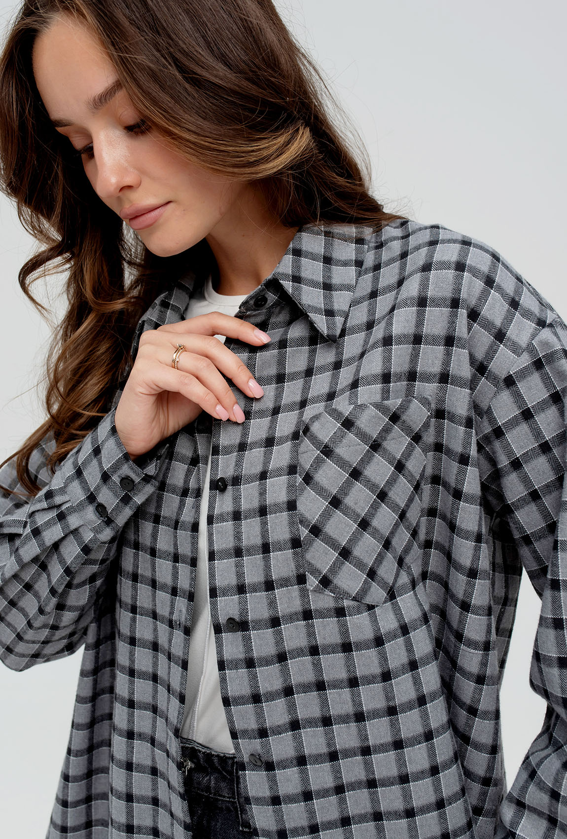 Графитовая рубашка в клетку с разрезами —  288906. Maritel. Изображенние 3