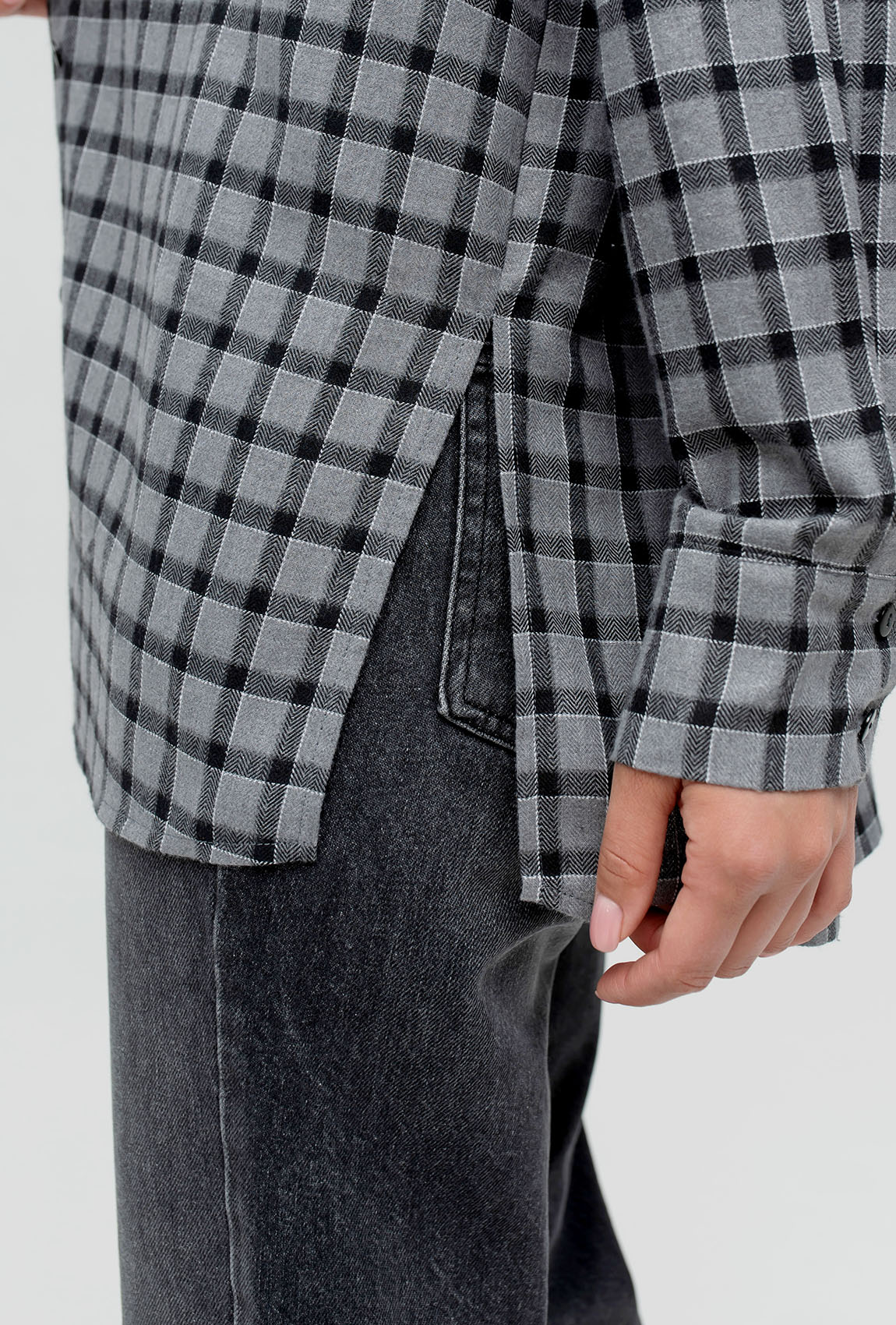Графитовая рубашка в клетку с разрезами —  288906. Maritel. Изображенние 5