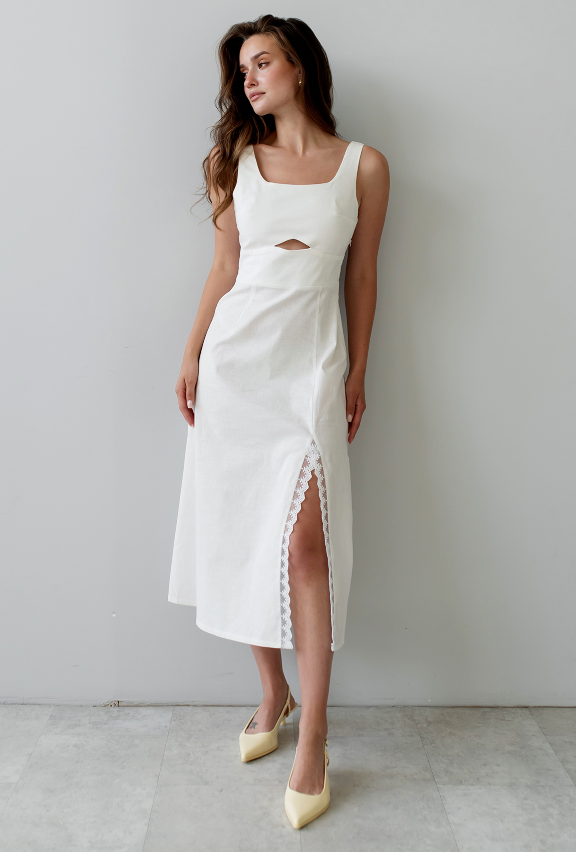 Молочное льняное платье с кружевом —  265121. Maritel