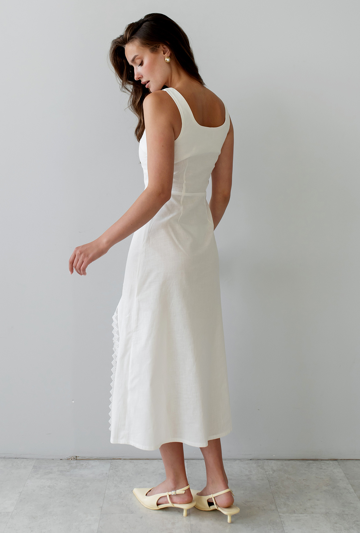 Молочное льняное платье с кружевом —  265121. Maritel. Изображенние 1