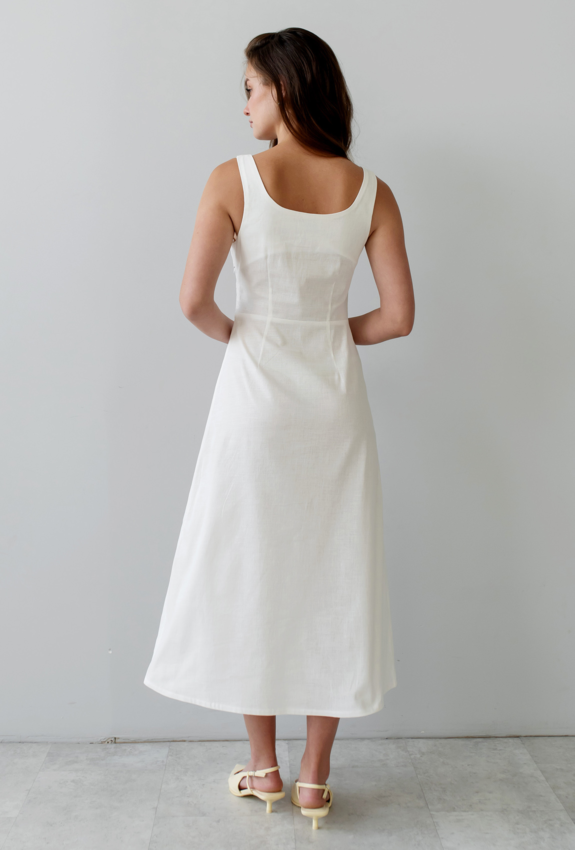 Молочное льняное платье с кружевом —  265121. Maritel. Изображенние 2